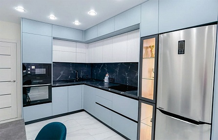Фото кухня угловая на заказ модерн синяя 