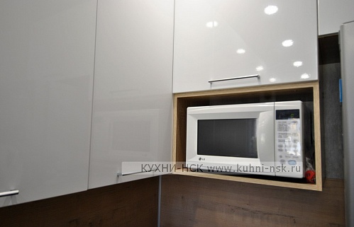 Кухня угловая модерн матовая темная встроенная глянцевая тёмный низ/светлый верх стильные белая с деревом плита встроенная портфолио