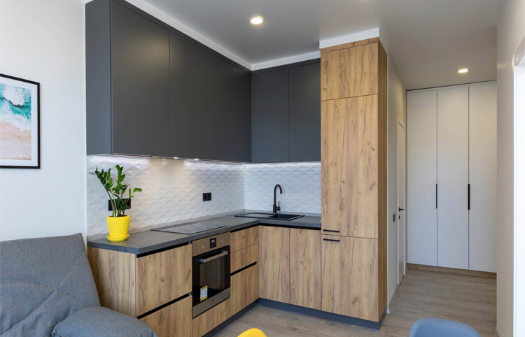 Как оформить кухню-гостиную 18 кв. м: 5 готовых планировок и 4 проекта для вдохновения